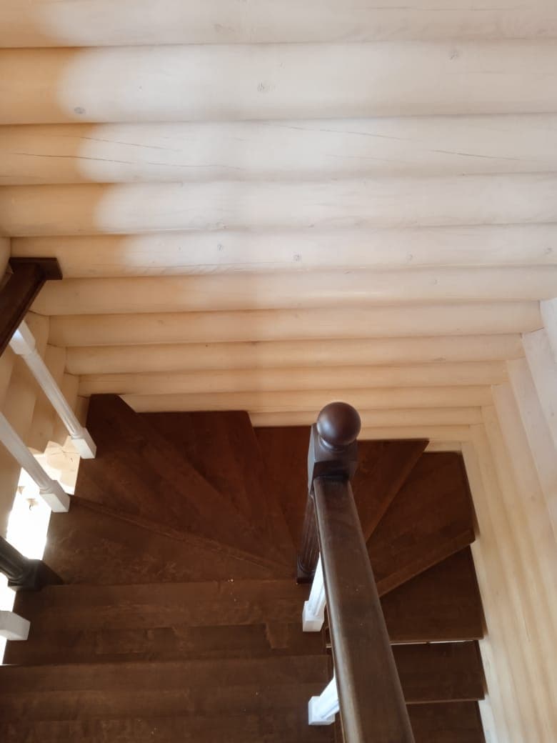 Разворот на 180 градусов лестницы из массива березы