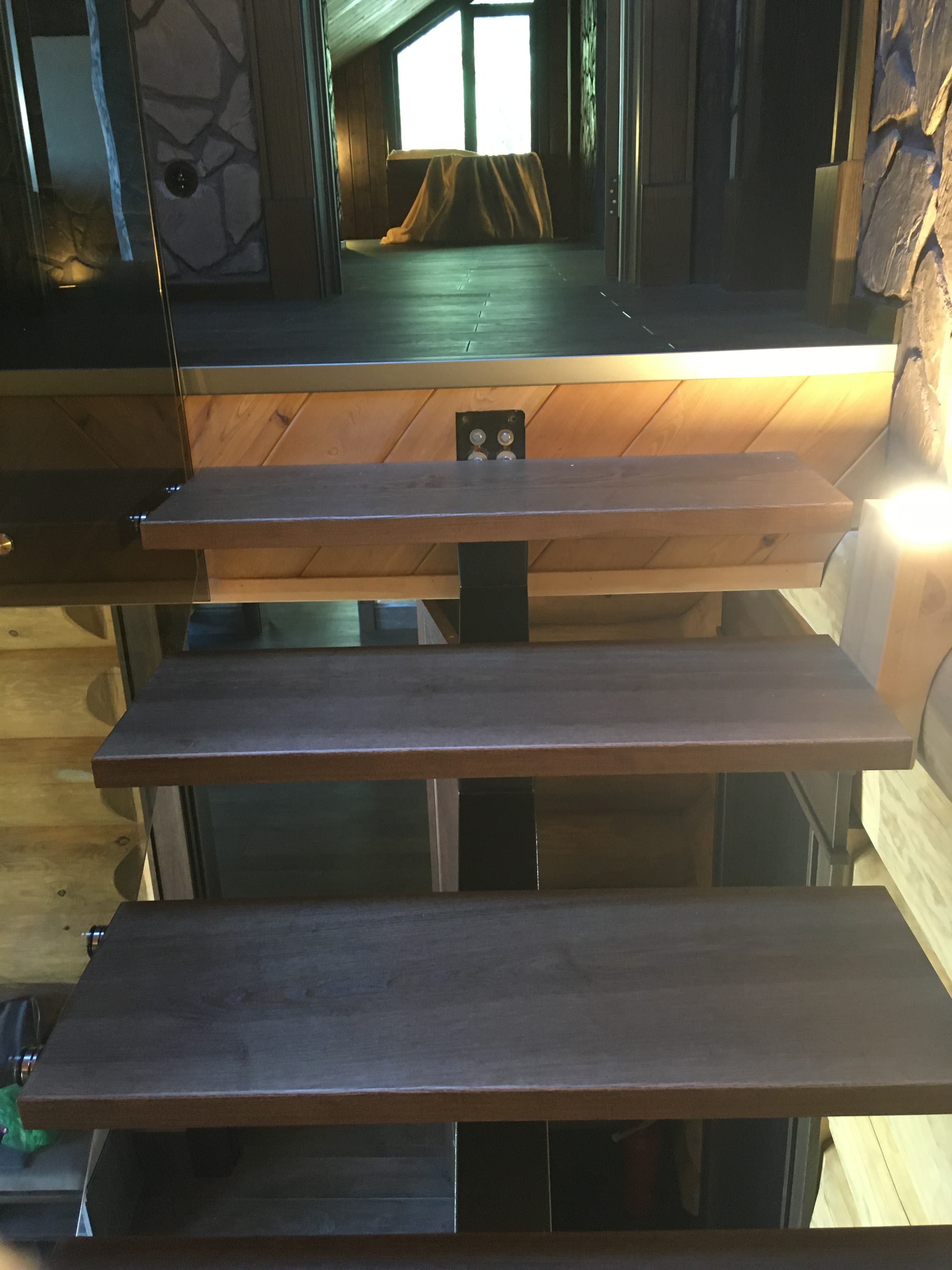 Подвижное крепление металлического каркаса в торец перекрытия из бруса