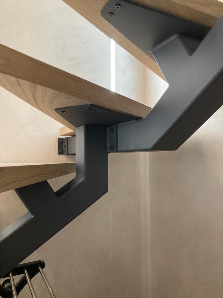 Крепление металлокаркаса в кирпичные стены дома