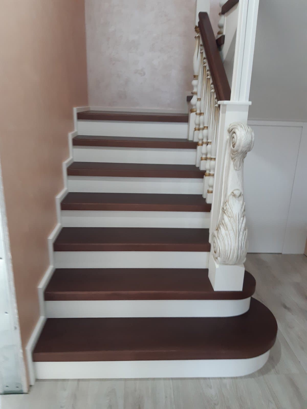 Отделка металлического каркаса дубом