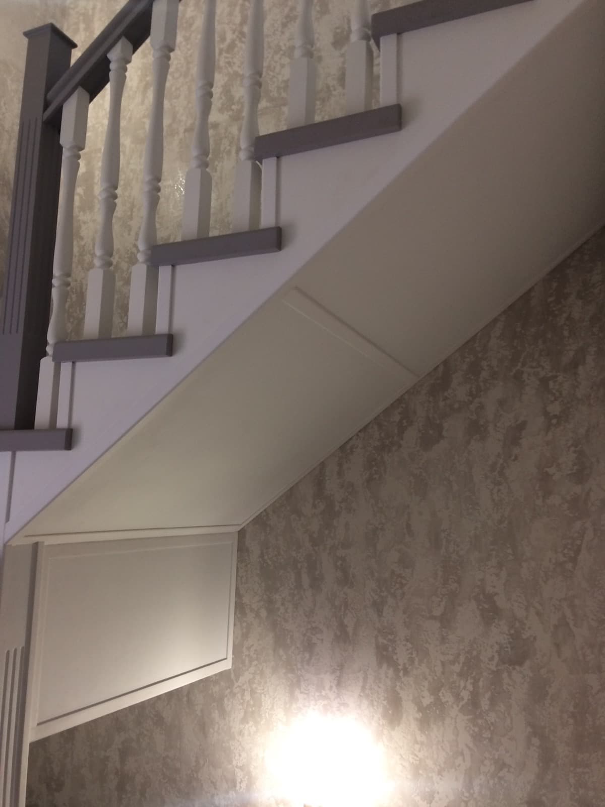 Обшивка закрытого металлокаркаса березой и панелями из МДФ