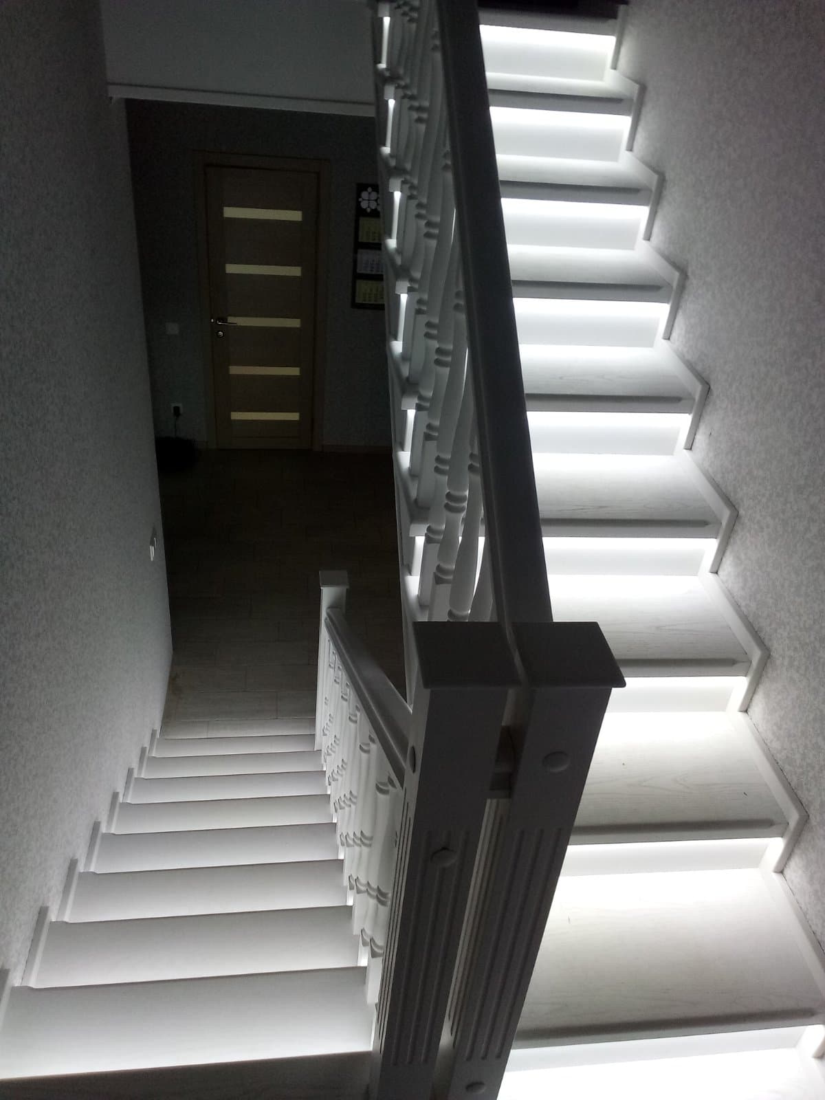 Разворотная лестница с подсветкой в Рузаевке